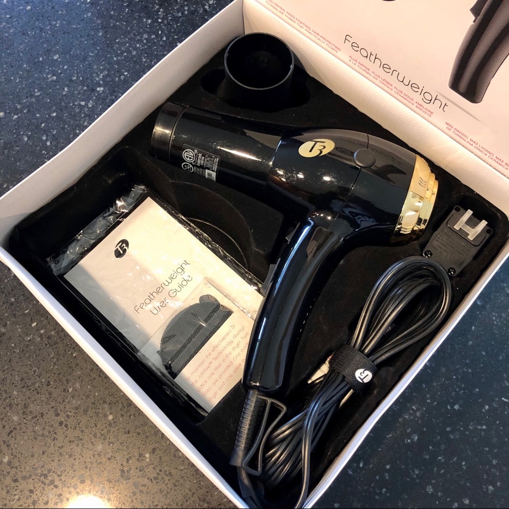 T3 Featherweight Hairdryer in Black and Gold
